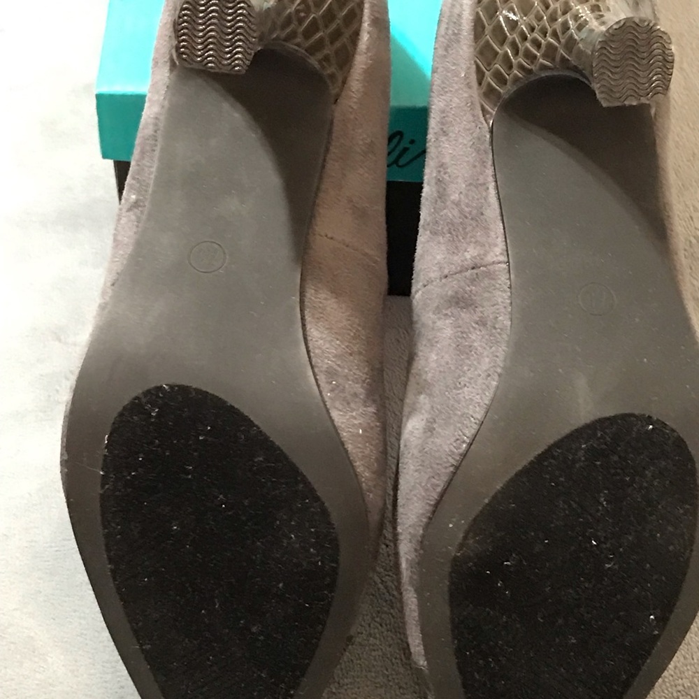 Grey heels - Picture 4 of 4